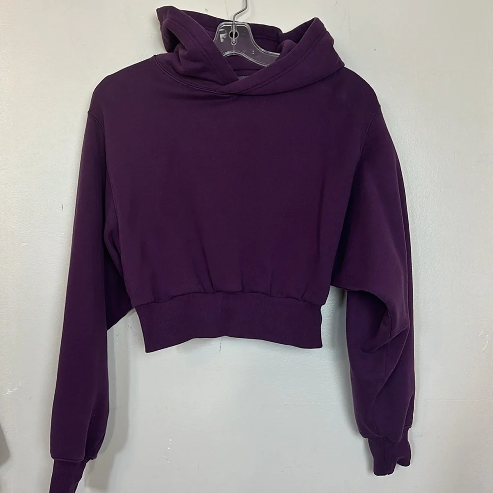 Aritzia TNA Cozy AF Fleece Perfect Shrunken Cropped Hoodie in Plum Purple - Picture 6 of 12